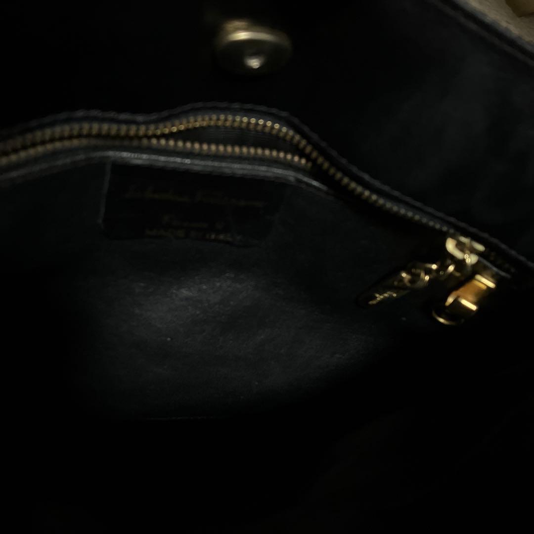 Ferragamo 黒 レザー ショルダーバッグ