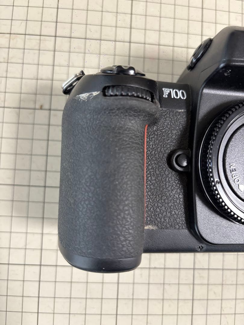 Nikon F100一眼レフカメラ