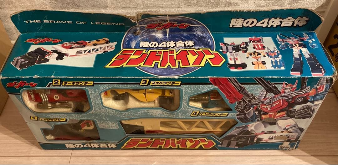 陸の4体合体ランドバイソン