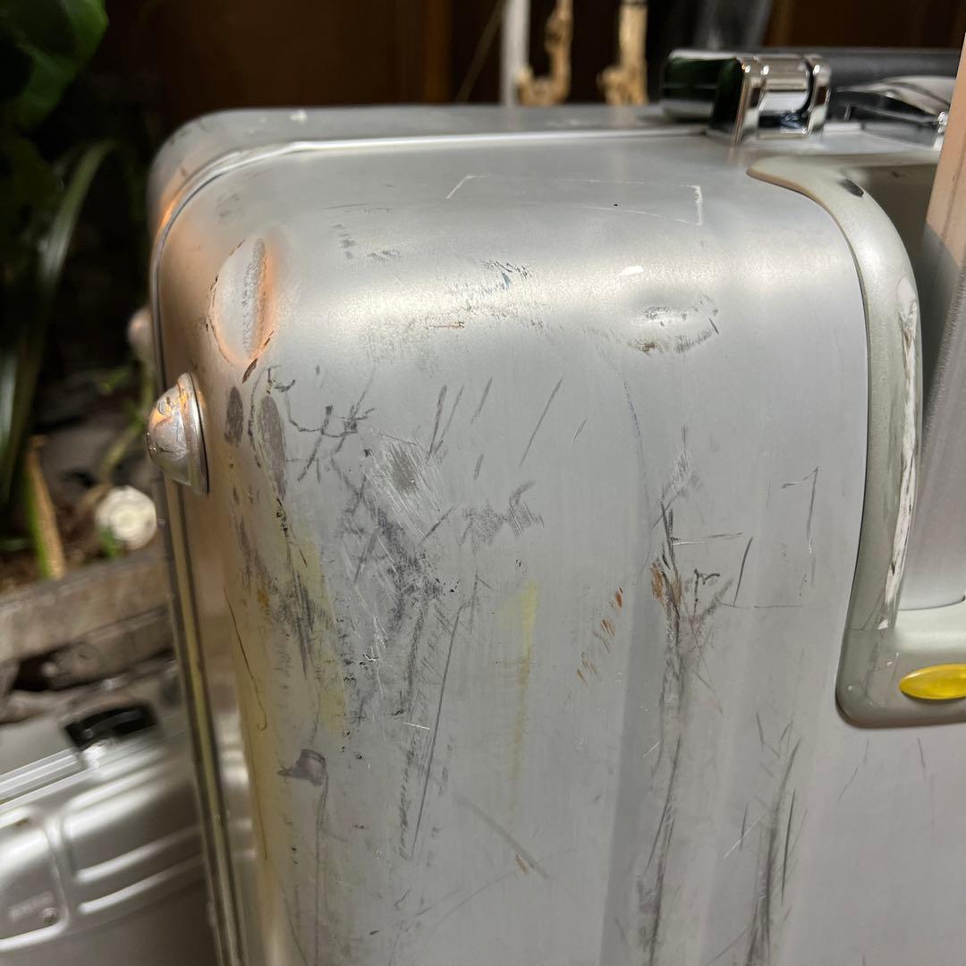 【廃盤品】頑丈です！シンプル構造　ゼロハリバートン　アルミ製キャリーケース