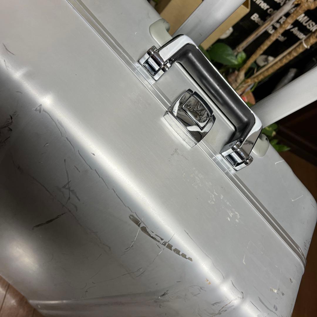 【廃盤品】頑丈です！シンプル構造　ゼロハリバートン　アルミ製キャリーケース