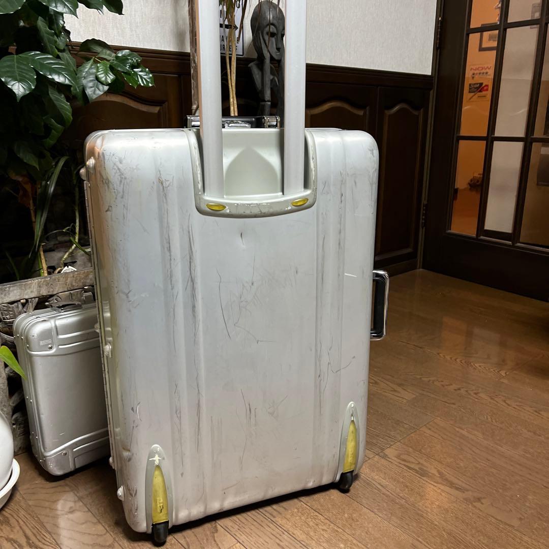 【廃盤品】頑丈です！シンプル構造　ゼロハリバートン　アルミ製キャリーケース