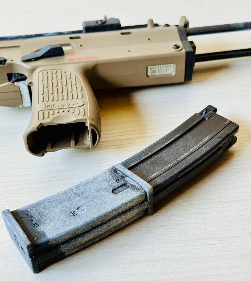 h*e様 東京マルイ ガスブローバック MP7A1 TAN　本物と同じ重量です