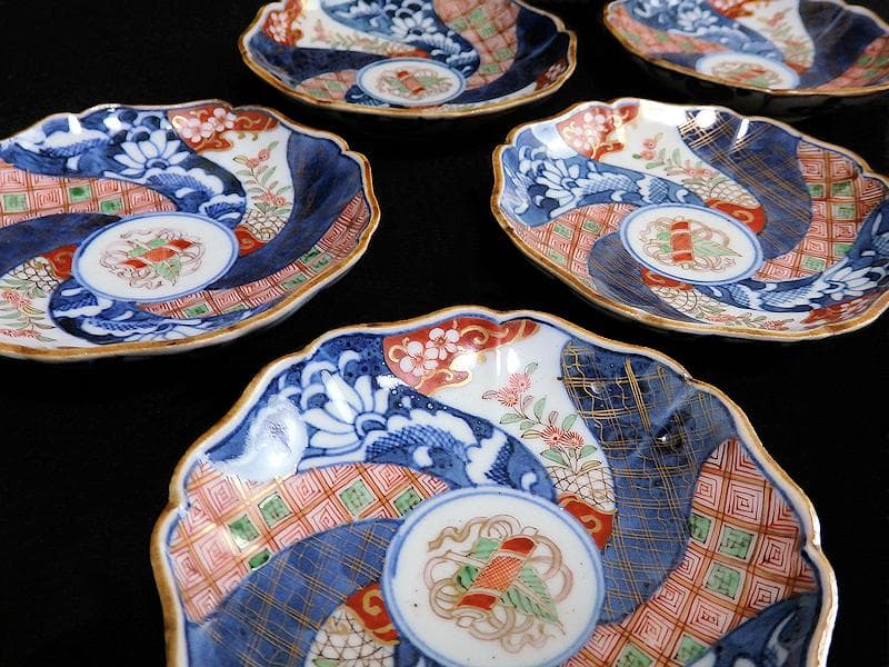 大聖寺伊万里　染錦　捻り紋　芭蕉葉に巻物　３寸半皿 ５枚　C840AS-BQo