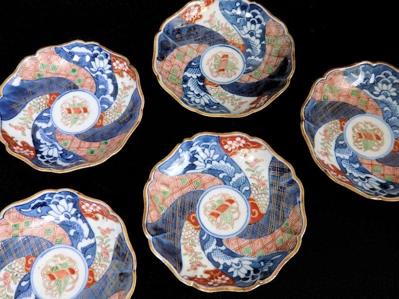 大聖寺伊万里　染錦　捻り紋　芭蕉葉に巻物　３寸半皿 ５枚　C840AS-BQo