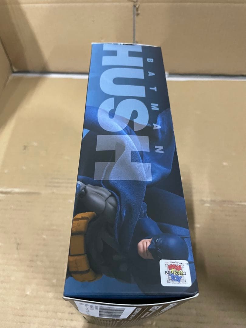 マフェックス No.105 MAFEX BATMAN \"HUSH\"