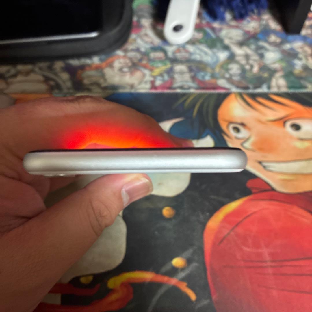 Apple iPhone SE 第2世代　64gb ホワイト　82%