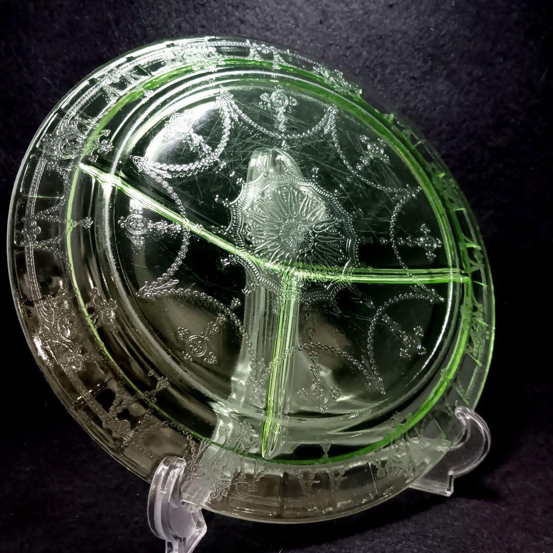 W361-2 昭和レトロ ウランガラス 仕切りランチプレート 古ガラス　FF