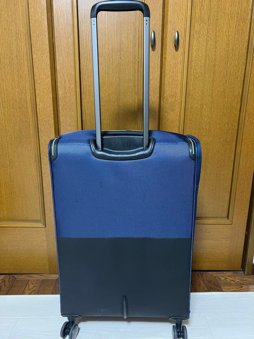 【超軽量】サムソナイト スーツケース ストラリウム スピナー Mサイズ