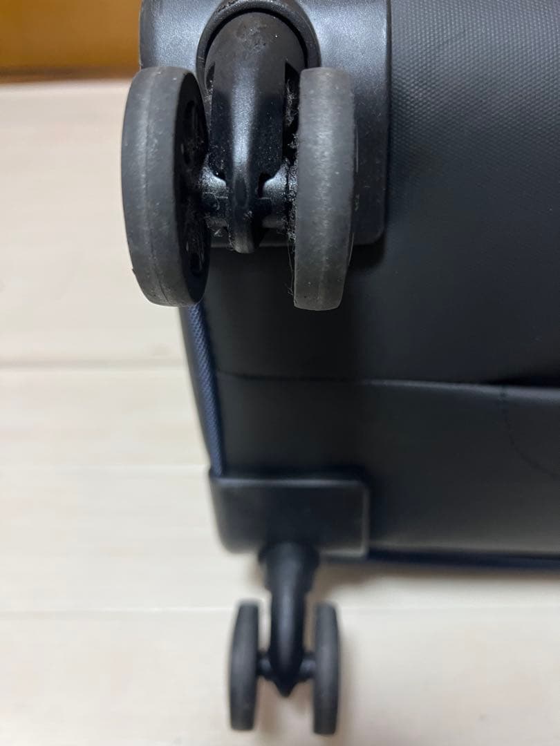 【超軽量】サムソナイト スーツケース ストラリウム スピナー Mサイズ