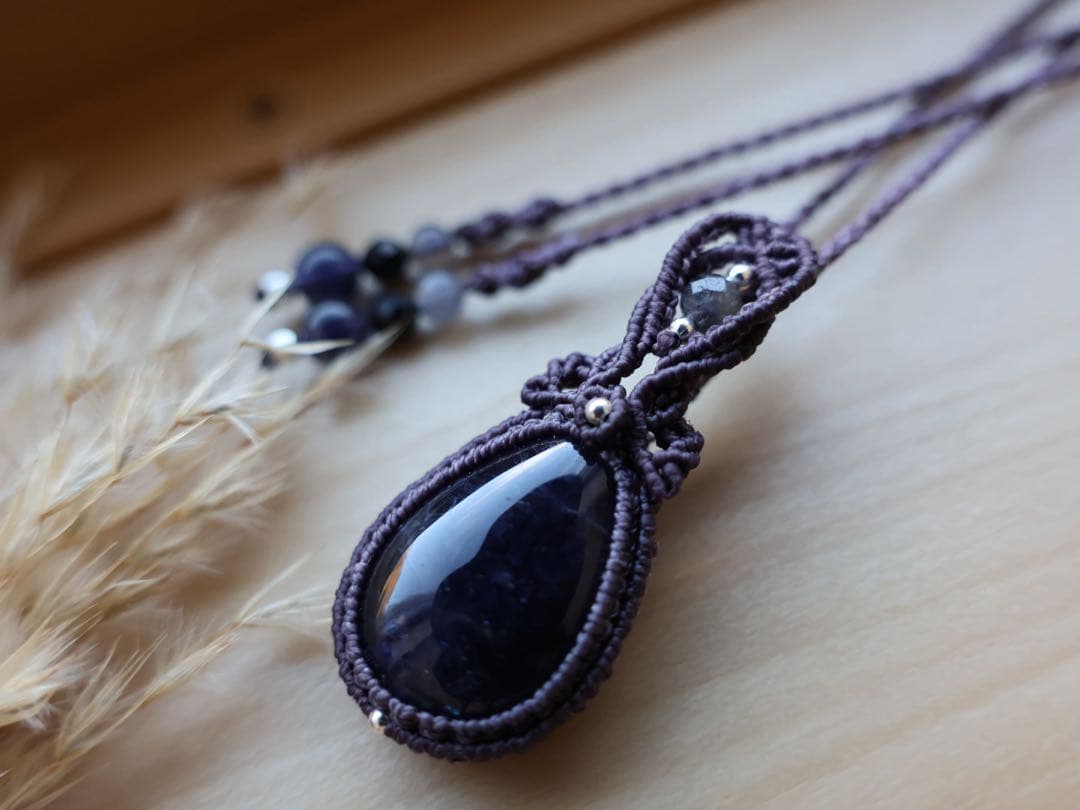 えじもっこ アイオライト　クンツァイト　マクラメ　ネックレス