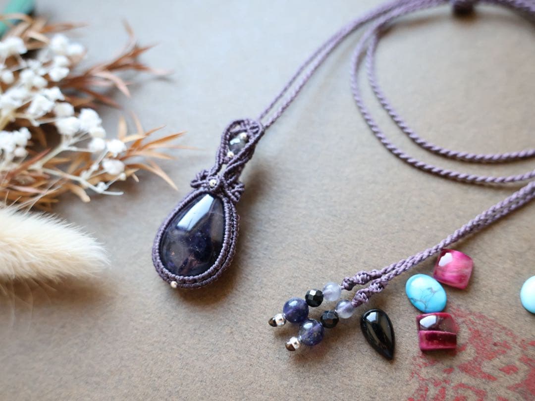 えじもっこ アイオライト　クンツァイト　マクラメ　ネックレス