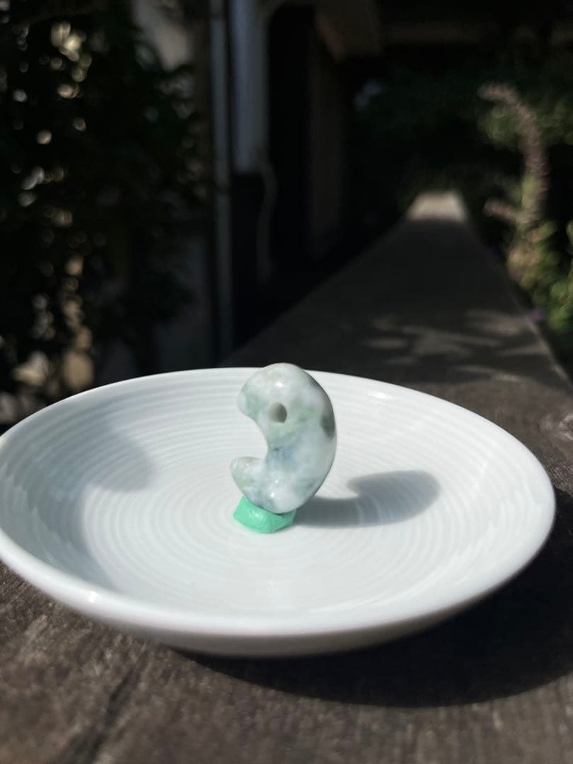 糸魚川翡翠　勾玉　天然石　パワーストーン　日本の国石