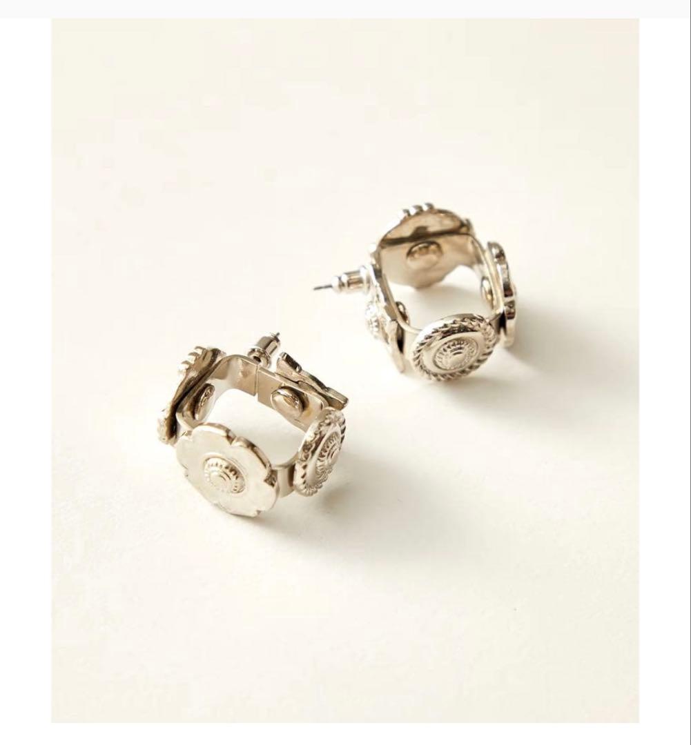 TOGA シルバースクエアピアス