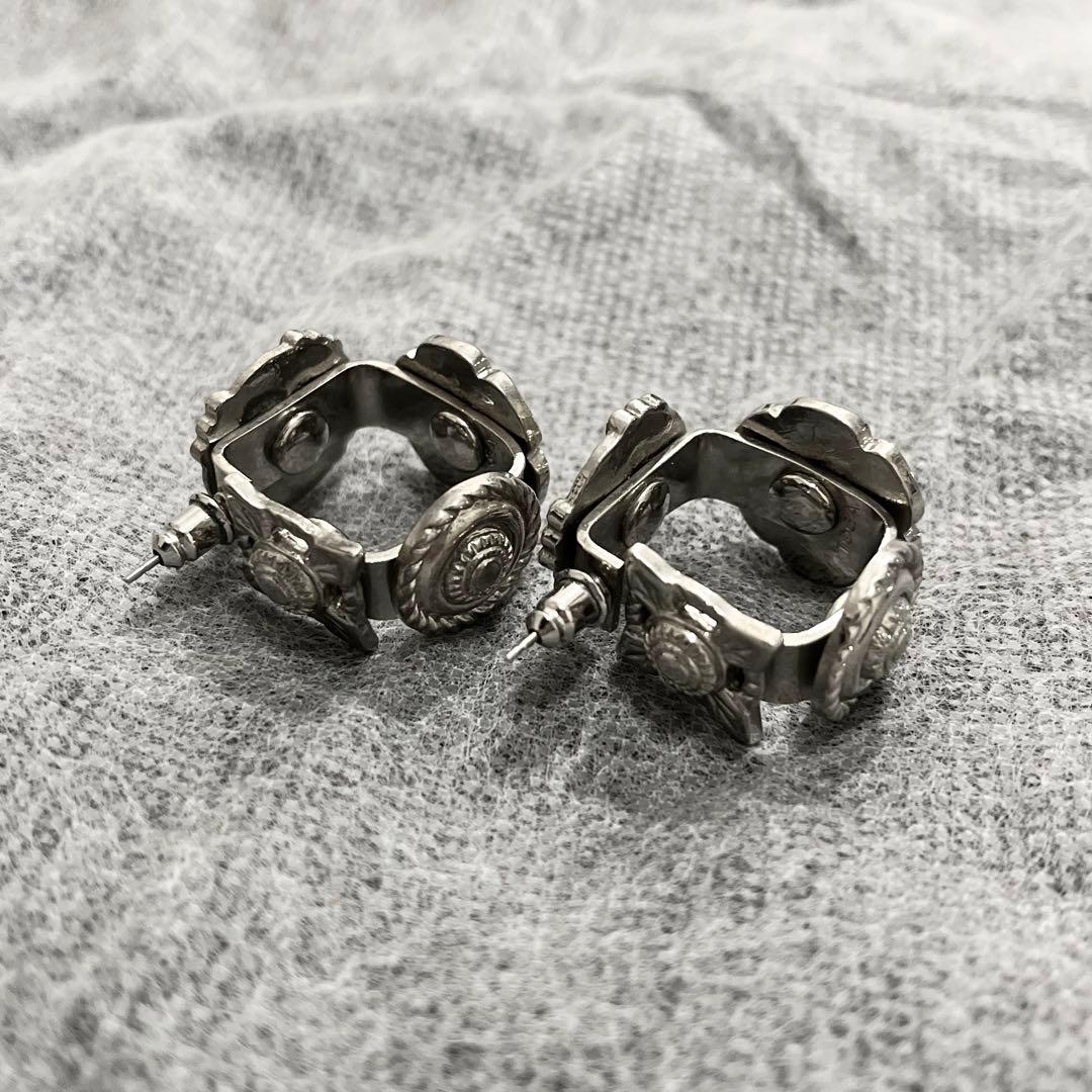 TOGA シルバースクエアピアス