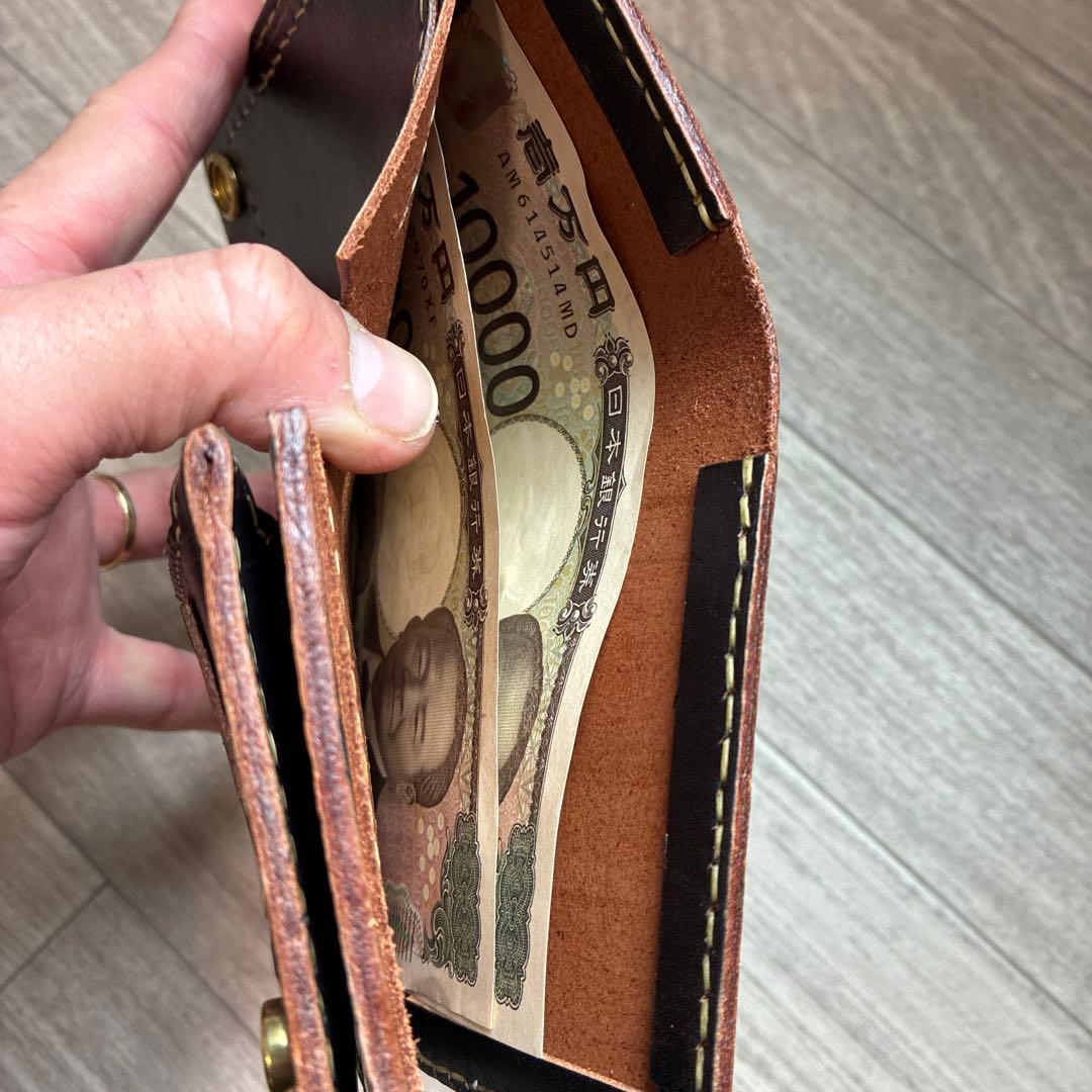 【週末セール】茶芯ブラック　トラッカーウォレットミドル　真鍮　お札を折らずに収納