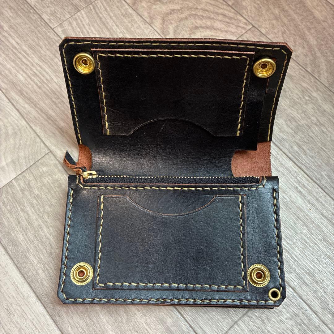 【週末セール】茶芯ブラック　トラッカーウォレットミドル　真鍮　お札を折らずに収納