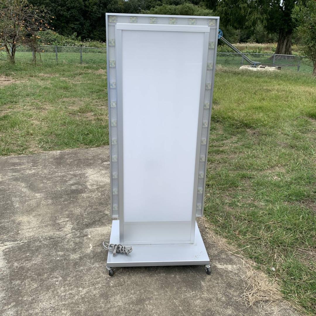 電飾看板　広告看板　キャスター付き　高さ166cm　幅73cm　奥行55cm