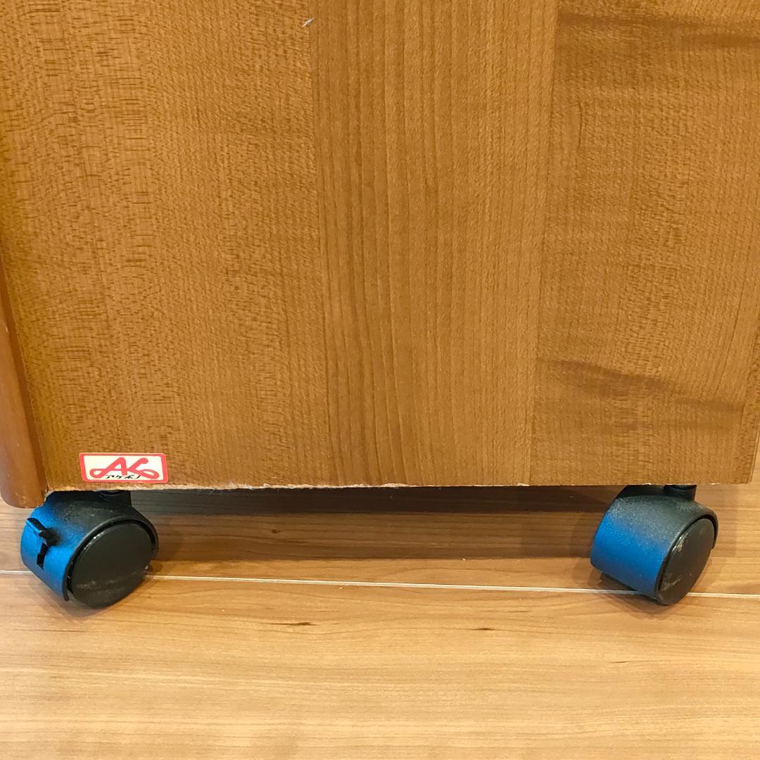 曙工芸　キャビネット　パイン材　キャスター　コンセント付き