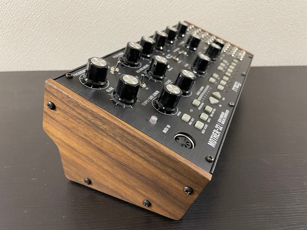 鍵盤楽器 moog MOTHER-32
