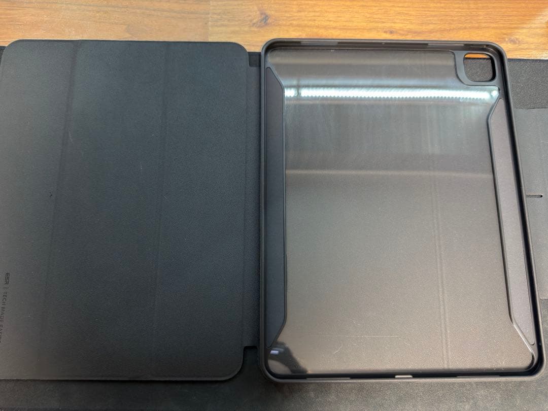 Apple M4 iPad Pro 13インチ ESRケース2個付き