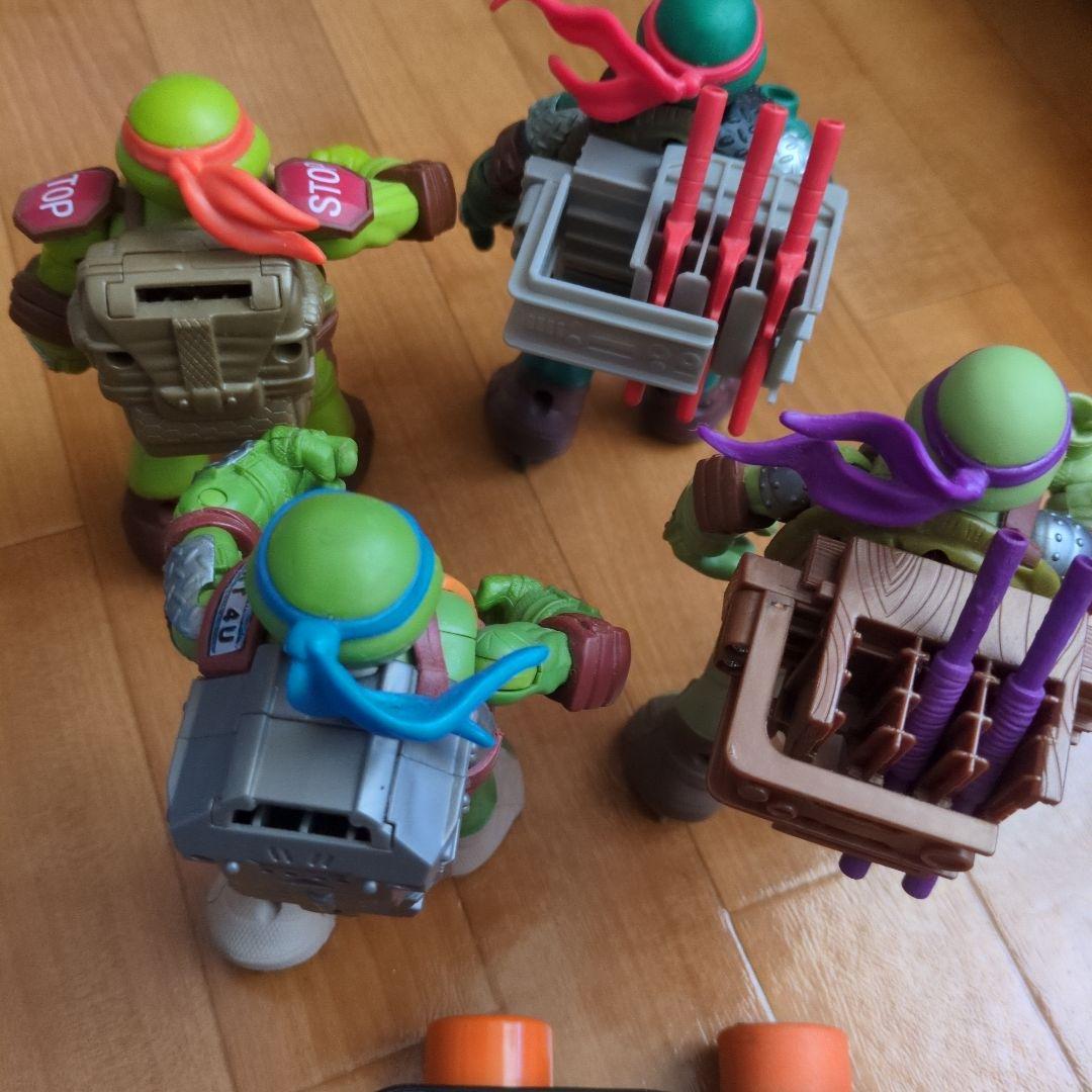 ミュータントタートルズ アメトイ フィギュア 4体セット スケボー ジャンプ台