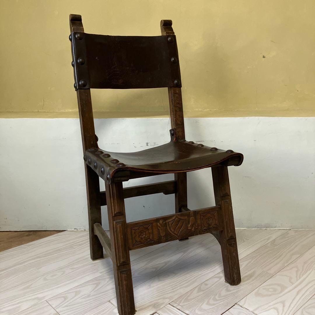 アンティーク彫刻入りダークブラウン木製椅子イギリスヴィンテージスタッズレザー