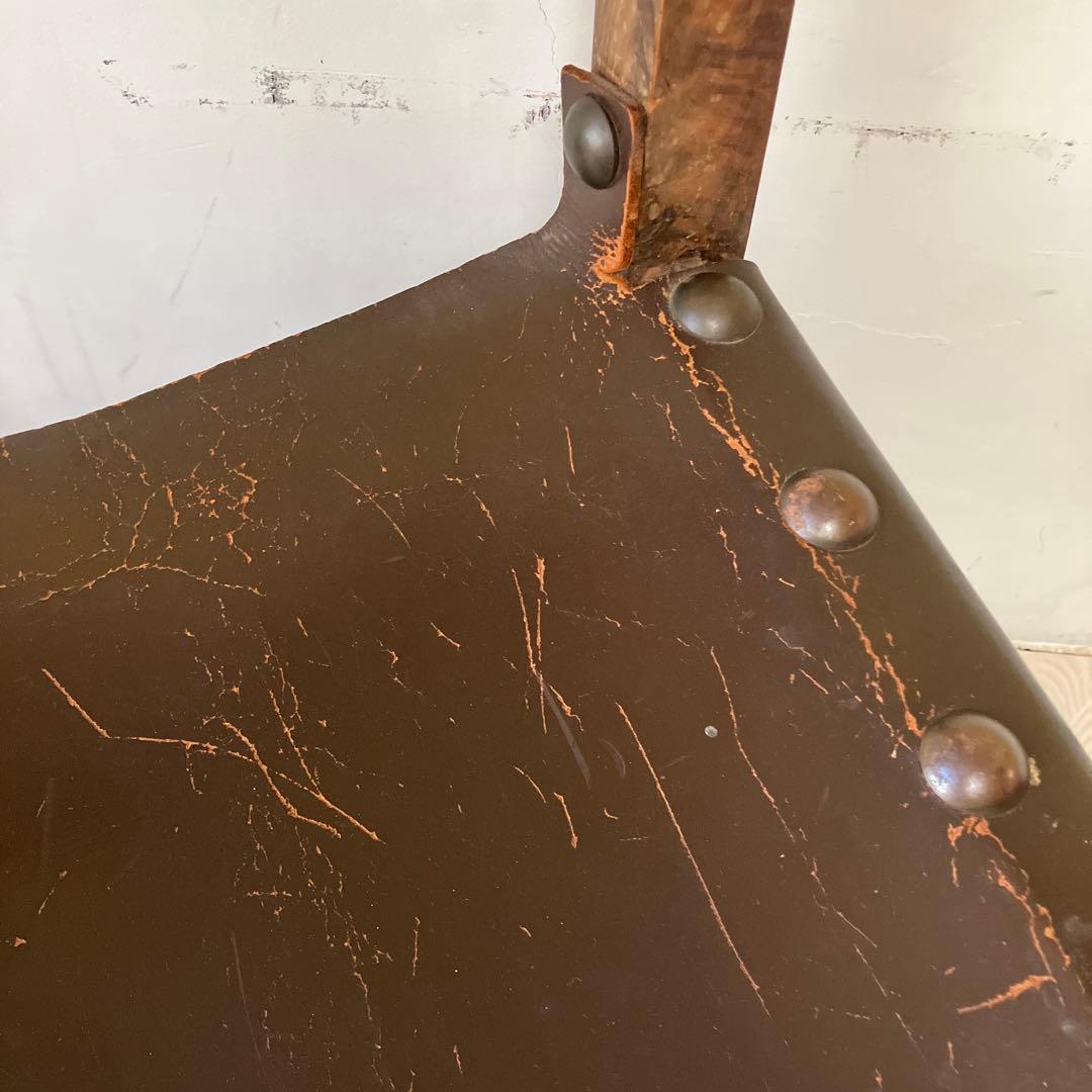 アンティーク彫刻入りダークブラウン木製椅子イギリスヴィンテージスタッズレザー