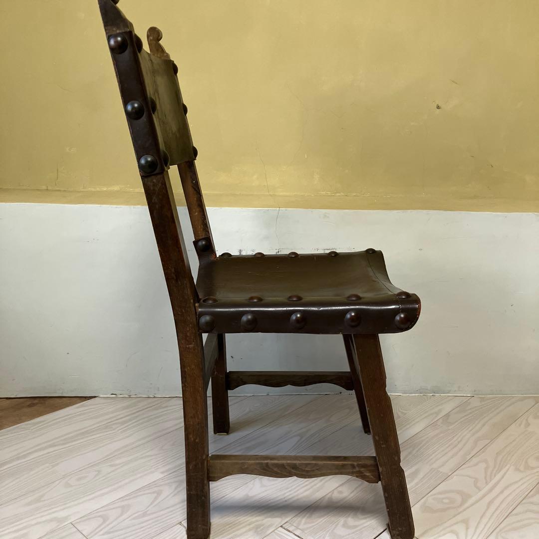 アンティーク彫刻入りダークブラウン木製椅子イギリスヴィンテージスタッズレザー