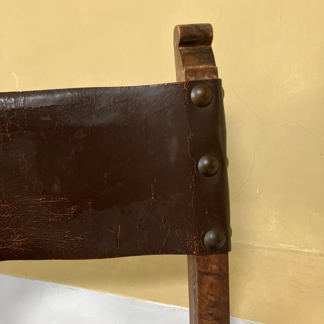 アンティーク彫刻入りダークブラウン木製椅子イギリスヴィンテージスタッズレザー