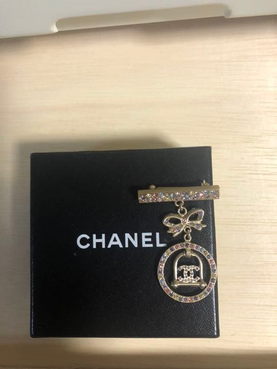 シャネル CCマークラインストーンブローチ