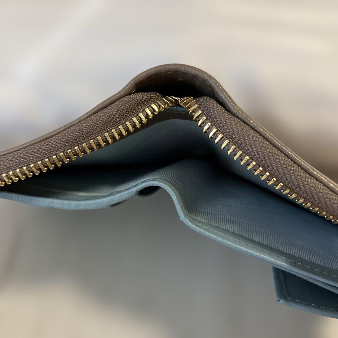 未使用に近い　フェラガモ折り財布