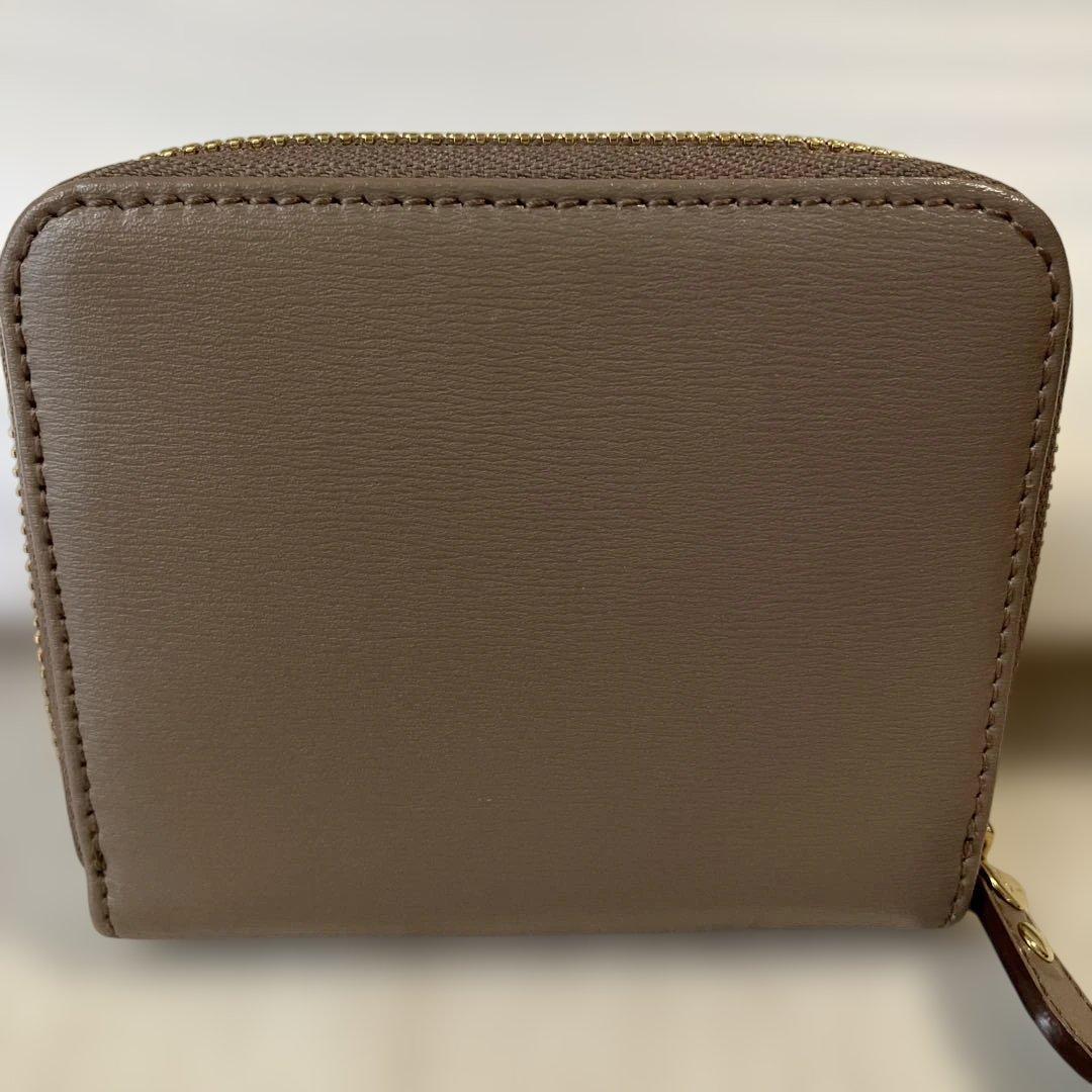 未使用に近い　フェラガモ折り財布