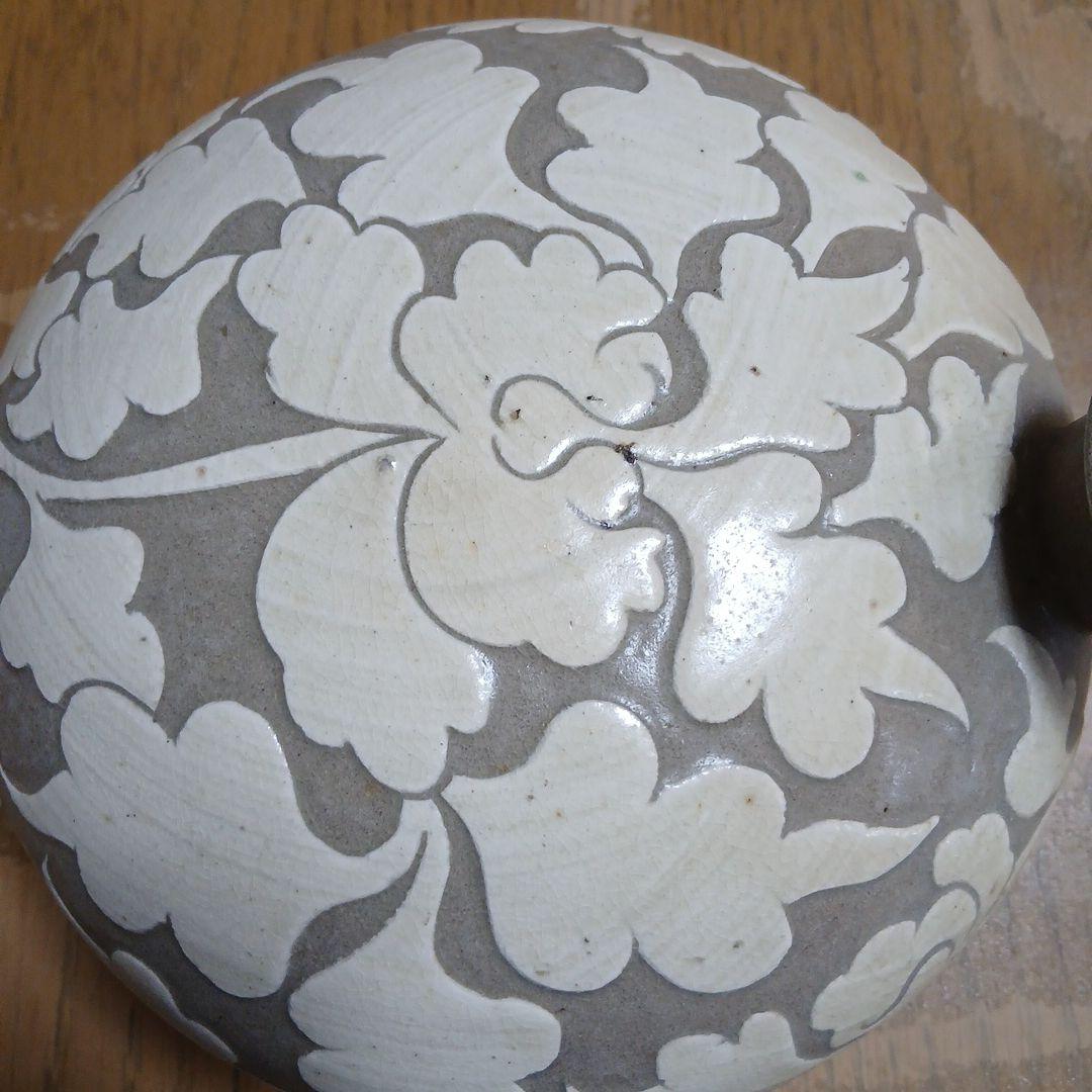 珍品　磁州窯？花模様の陶器製装飾品　一輪挿し