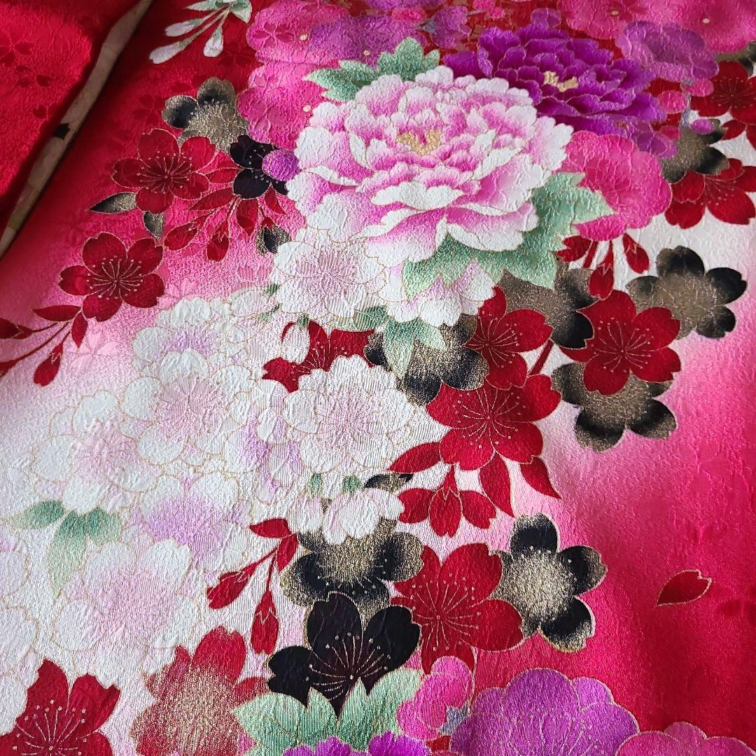 ◆【可憐なお花のお振り袖】刺繍と金糸使い