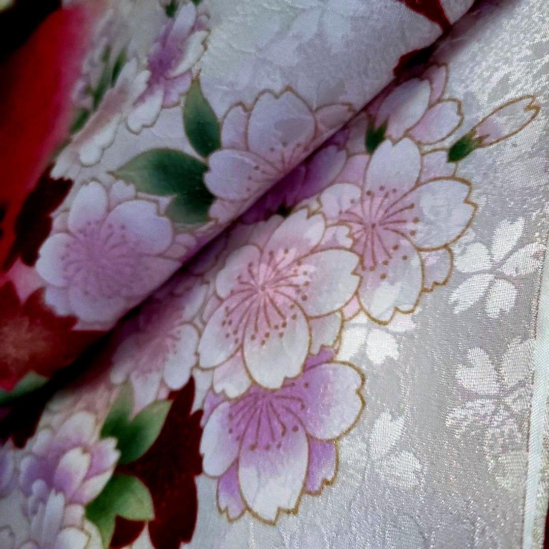 ◆【可憐なお花のお振り袖】刺繍と金糸使い