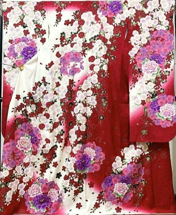 ◆【可憐なお花のお振り袖】刺繍と金糸使い