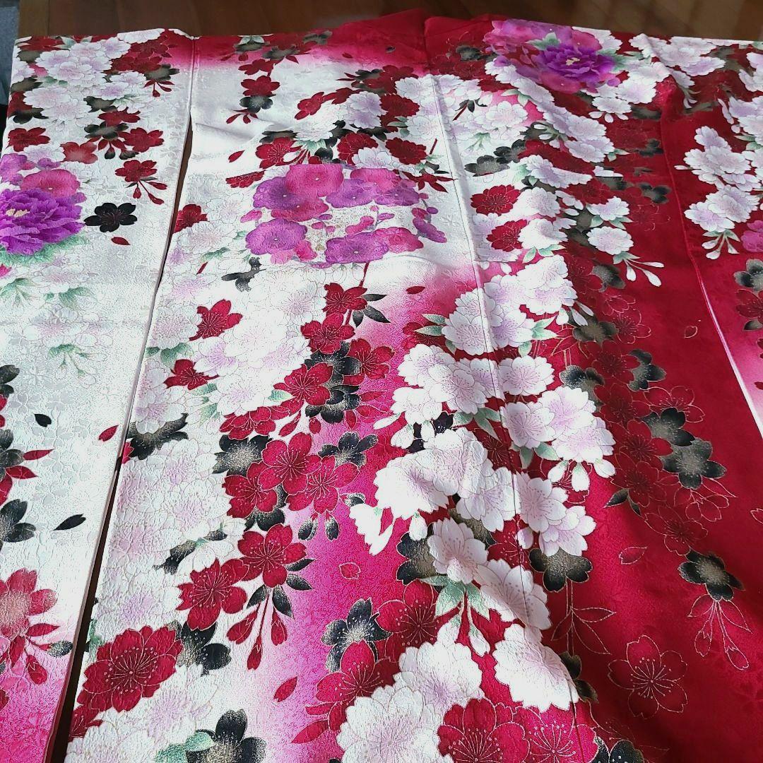 ◆【可憐なお花のお振り袖】刺繍と金糸使い