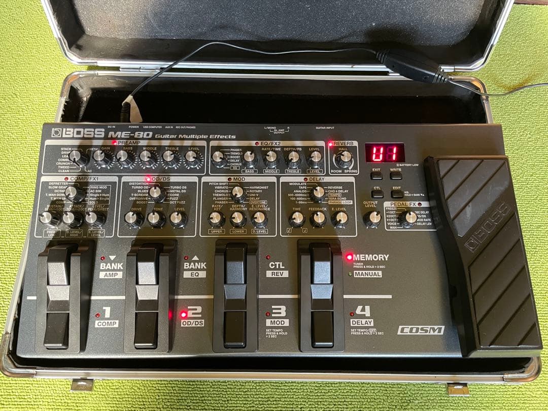 BOSS ME-80 ギターエフェクター（エフェクターケース付き）