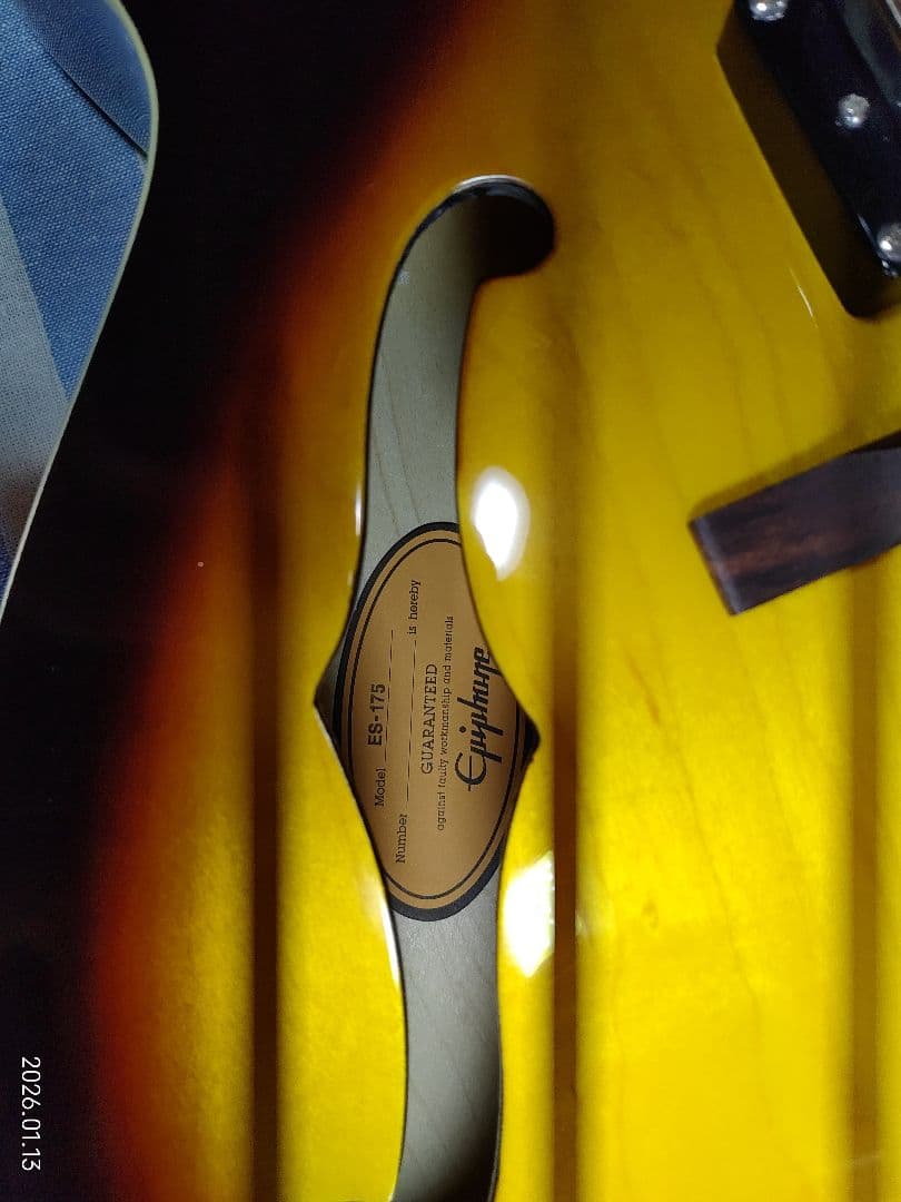 EpiphoneのフルアコES-175殆んど未使用ハードケース付、生産終了品です
