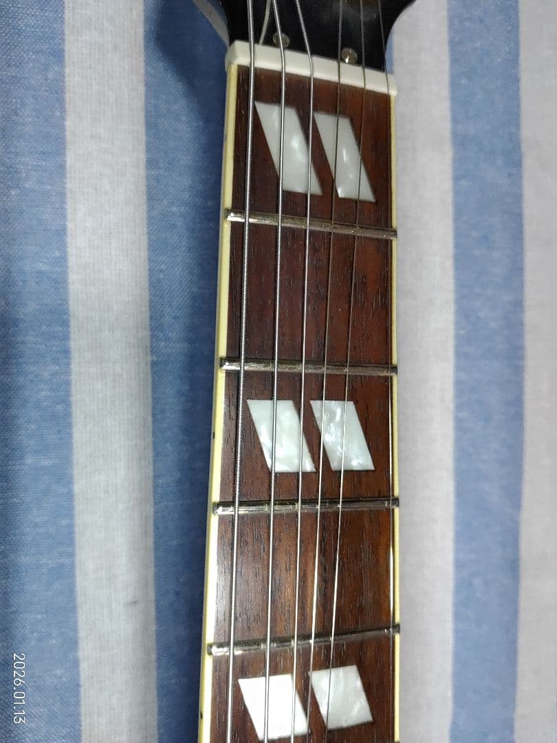 EpiphoneのフルアコES-175殆んど未使用ハードケース付、生産終了品です