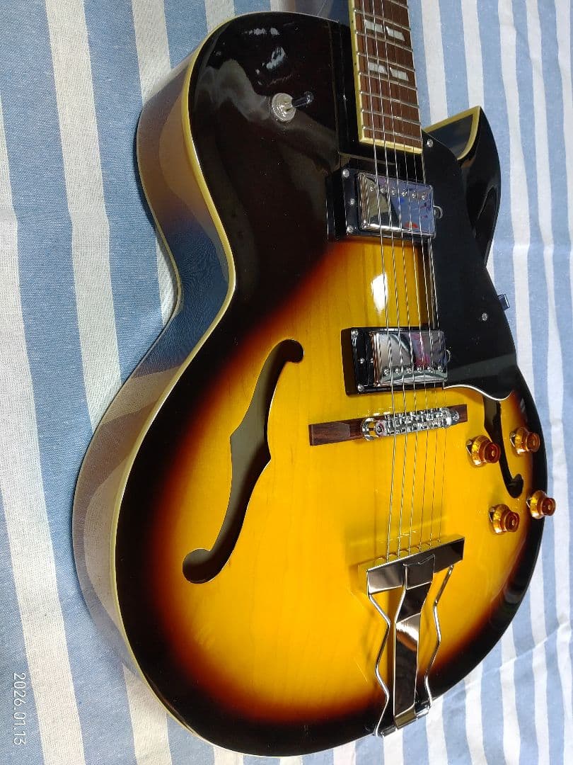 EpiphoneのフルアコES-175殆んど未使用ハードケース付、生産終了品です