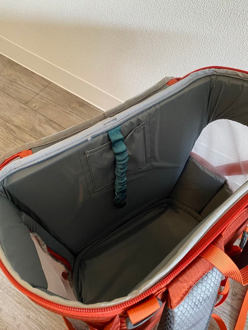 美品　モンベル ドッグキャリングパック ドッグキャリー　ドッグバッグ　Mオレンジ