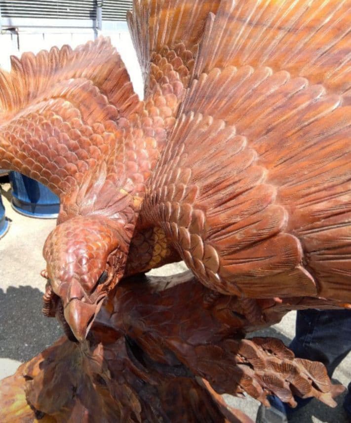 【希少】一刀彫　鷹　木工一刀彫　工芸品　インテリア　大きい彫り物　羽を広げた鷹