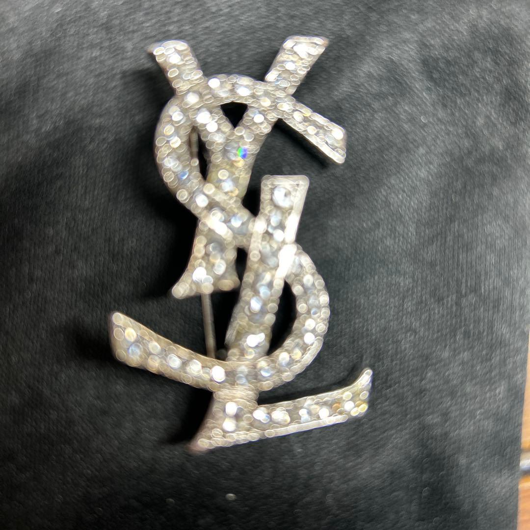 YSL ロゴ ブローチ シルバー クリスタル