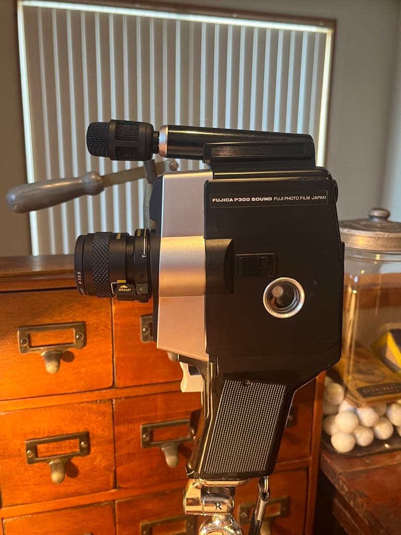 昭和レトロ　8mmカメラ　3脚付き　インテリアやディスプレイに…