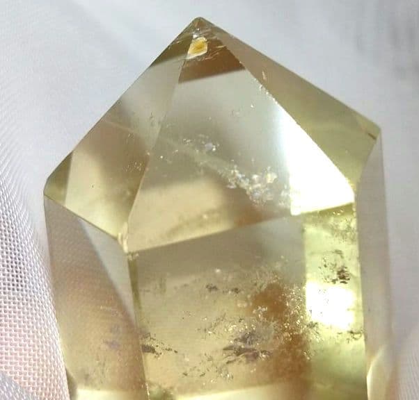 光の魔法❇️可愛い虹入り シトリン 六角柱