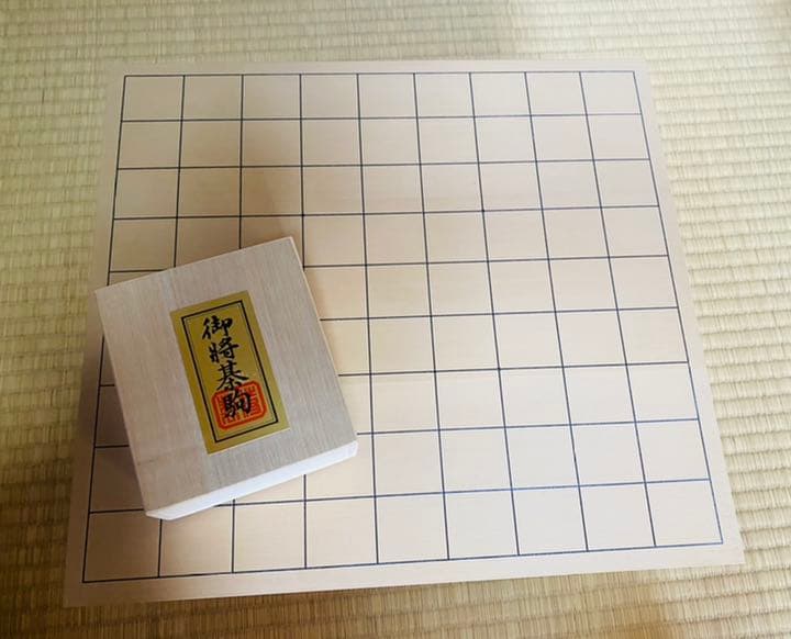 ★ニジマス★ 新桂2寸足付将棋盤セット(白椿上彫駒)