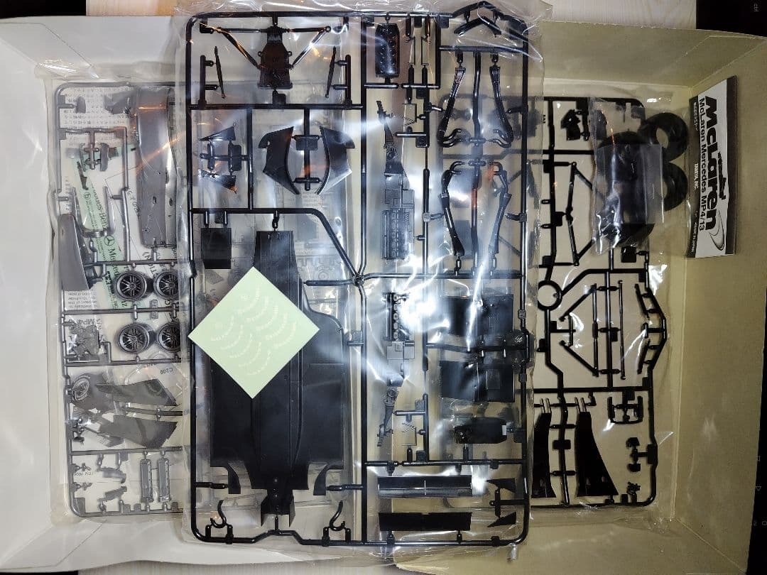 Tamiya McLaren Mercedes MP4/13 プラモデル