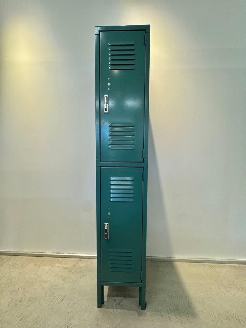 LYON社のスチールロッカー　3セット